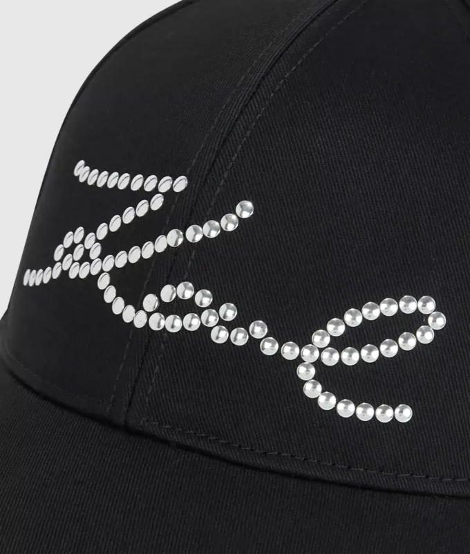 GORRA CON TACHUELAS K/SIGNATURE