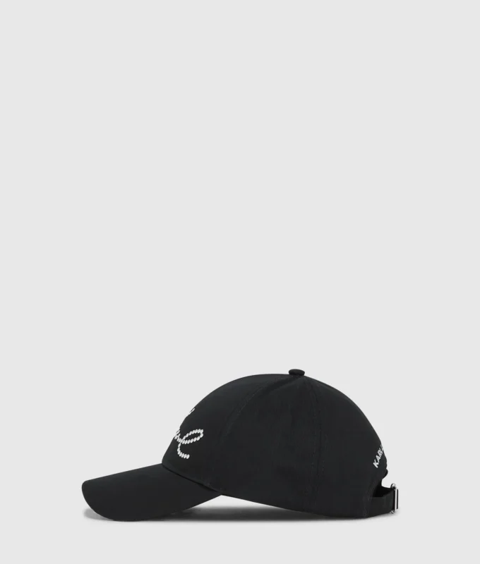 GORRA CON TACHUELAS K/SIGNATURE
