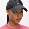 Gorra de denim con logotipo en forma de caja