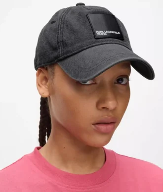 Gorra de denim con logotipo en forma de caja