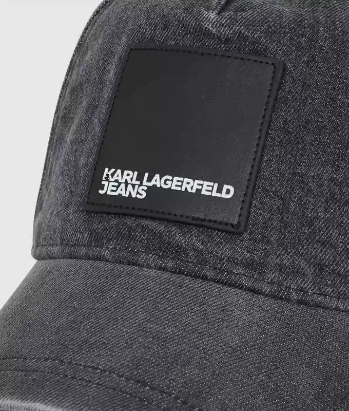 Gorra de denim con logotipo en forma de caja