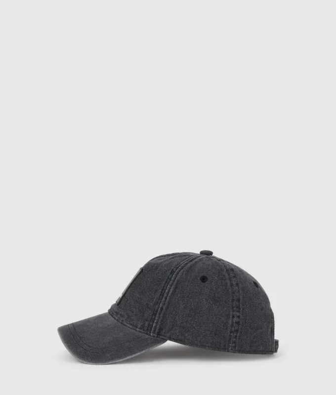 Gorra de denim con logotipo en forma de caja