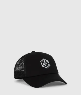 Gorra trucker con monograma