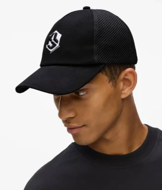 Gorra trucker con monograma