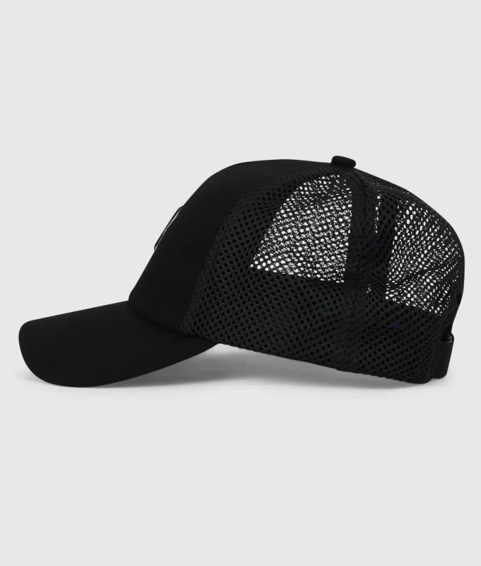 Gorra trucker con monograma