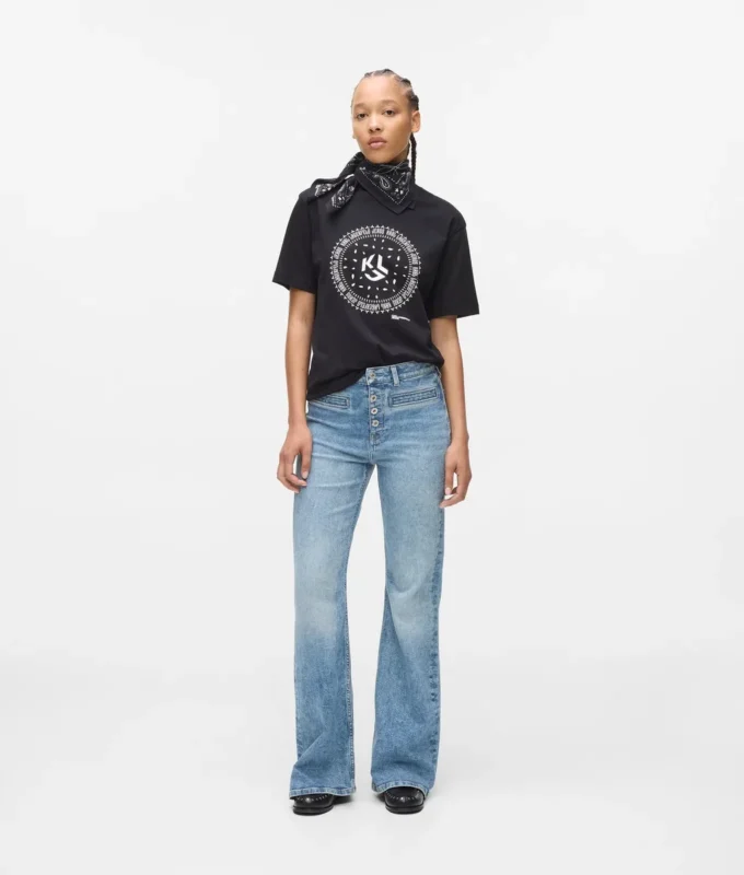 Jeans acampanados de talle alto
