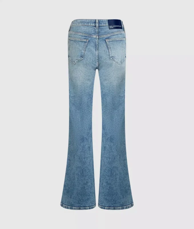 Jeans acampanados de talle alto