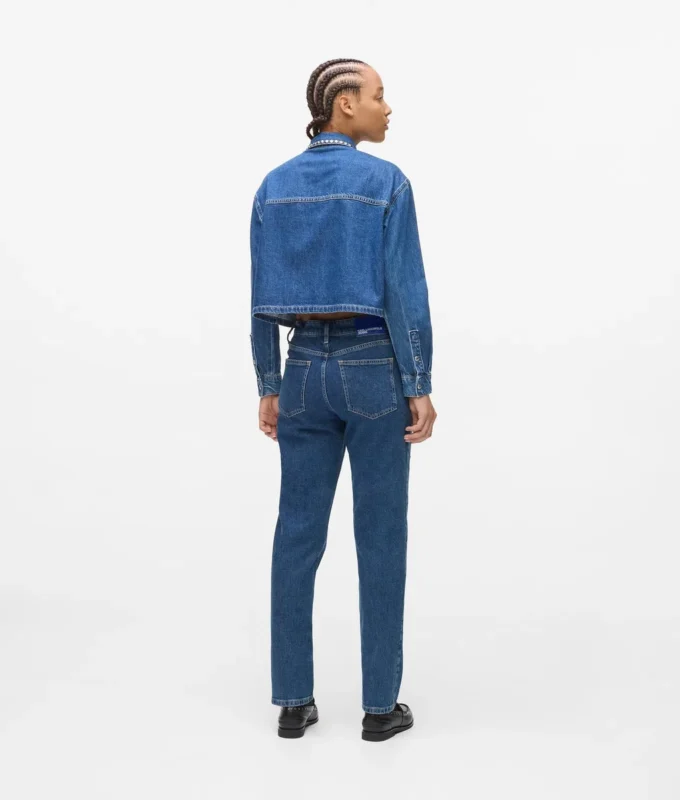 Jeans mom con tachuelas