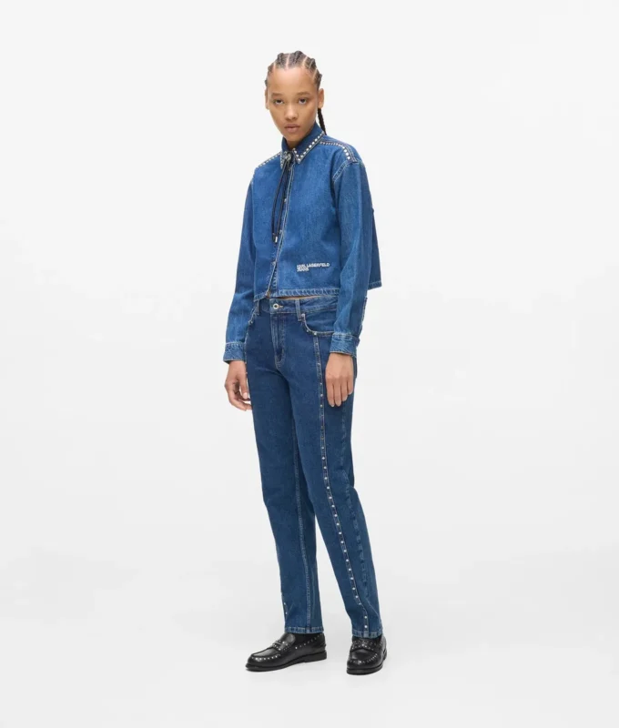 Jeans mom con tachuelas
