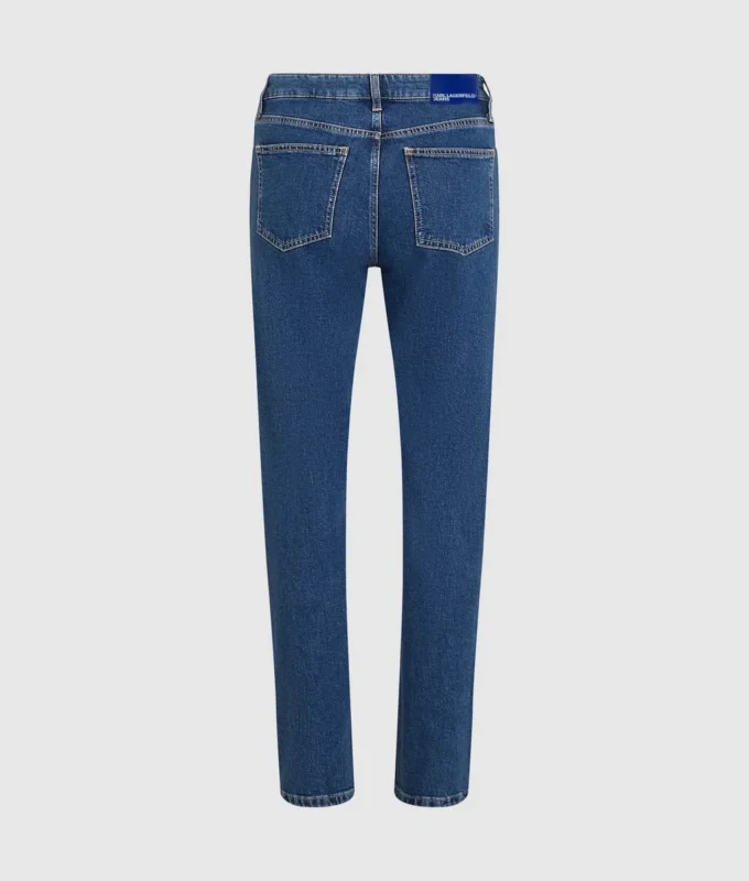 Jeans mom con tachuelas