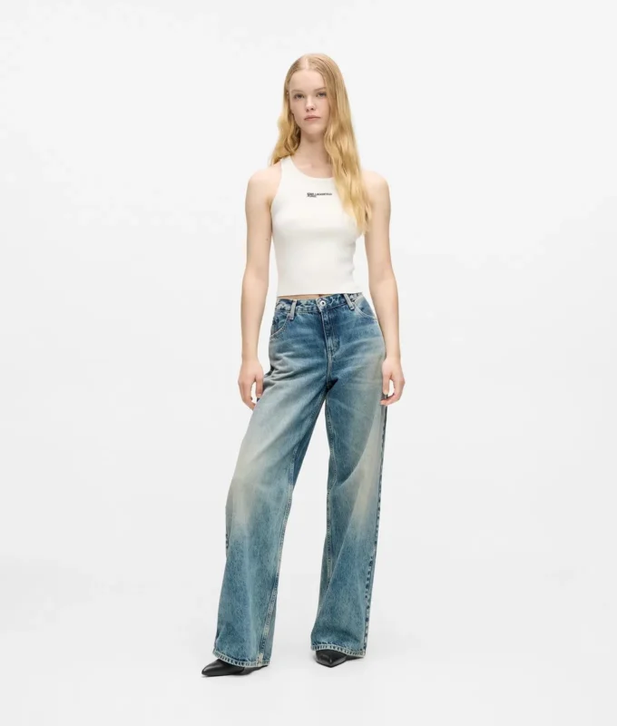 Jeans relajados de talle medio
