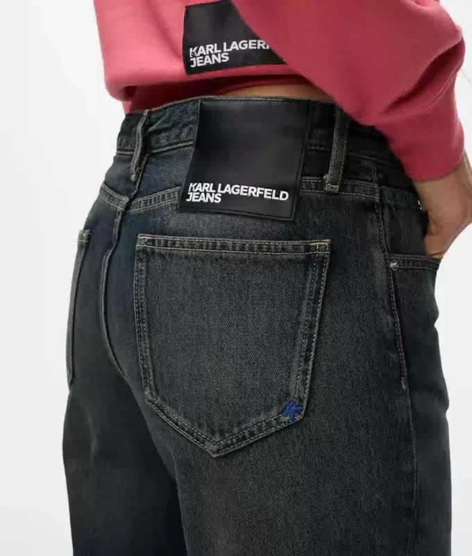 Jeans relajados de talle medio