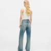 Jeans relajados de talle medio