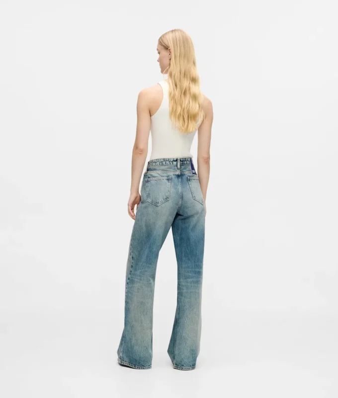 Jeans relajados de talle medio