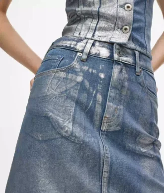 Minifalda de denim recubierto