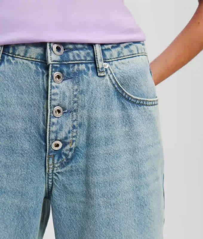 MOM JEANS