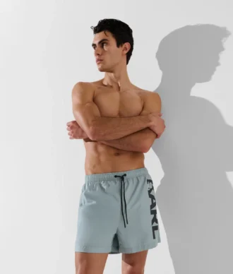 PANTALÓN CORTO CON LOGOTIPO