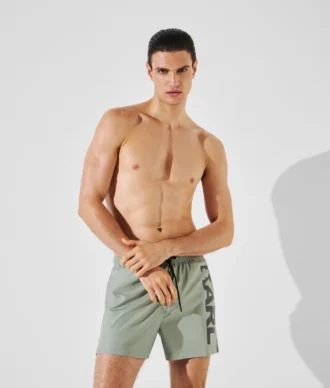 PANTALÓN CORTO CON LOGOTIPO