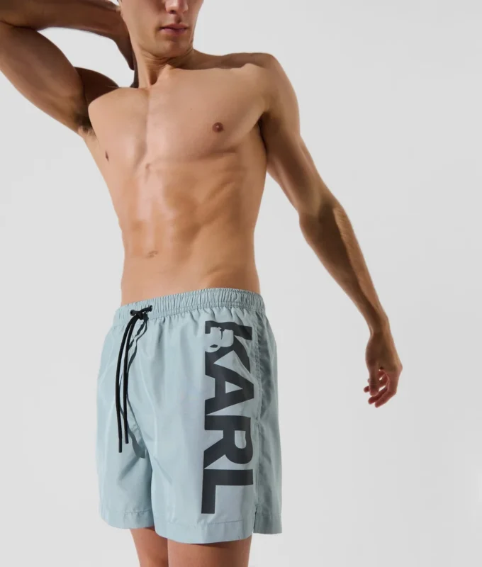 PANTALÓN CORTO CON LOGOTIPO