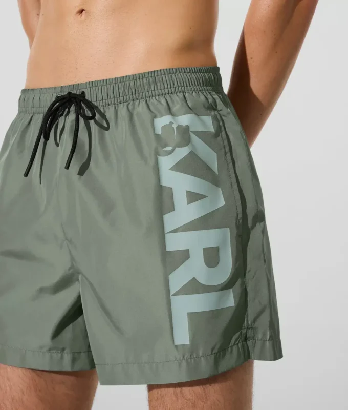 PANTALÓN CORTO CON LOGOTIPO