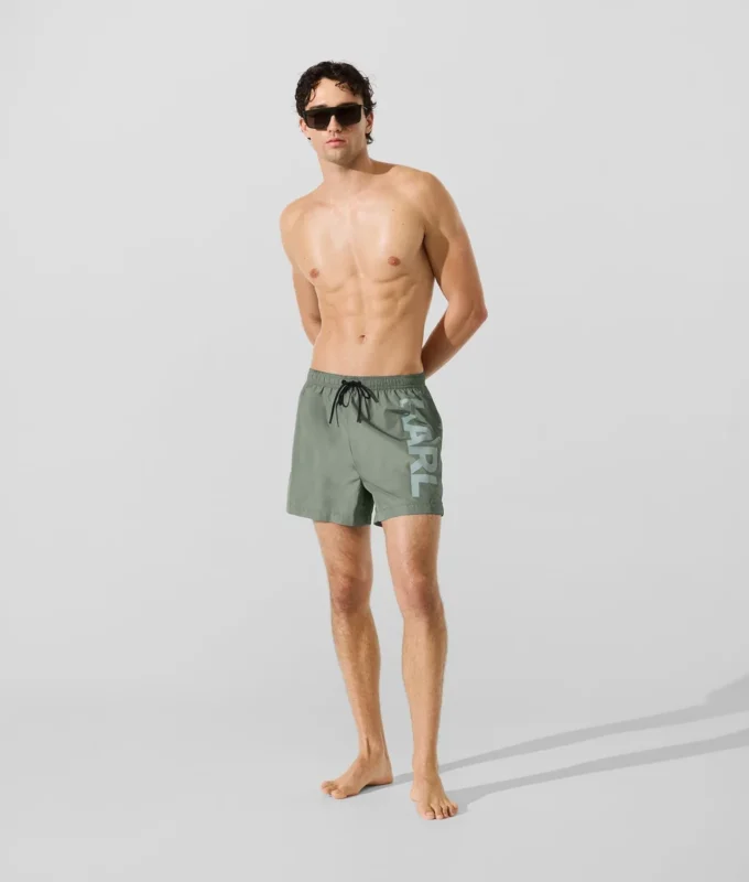 PANTALÓN CORTO CON LOGOTIPO
