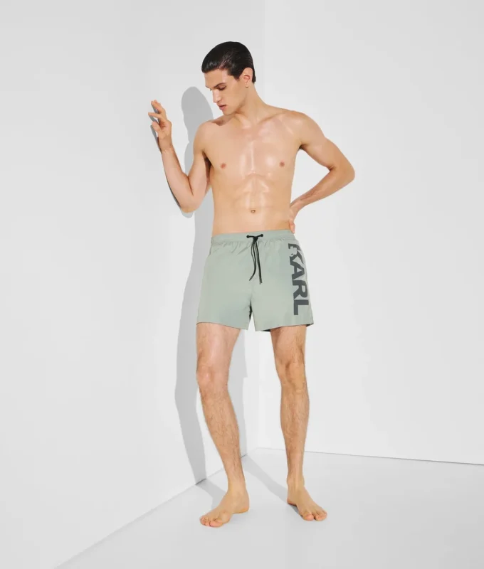 PANTALÓN CORTO CON LOGOTIPO