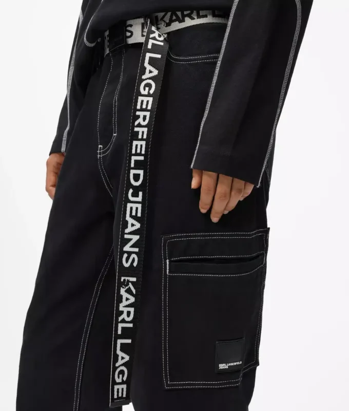 Pantalones cargo con costuras en contraste