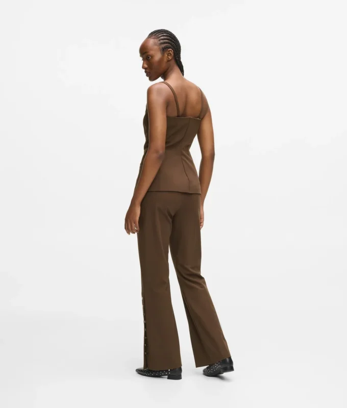 Pantalones con botones a presión