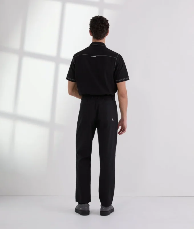 PANTALONES CON COSTURAS EN CONTRASTE