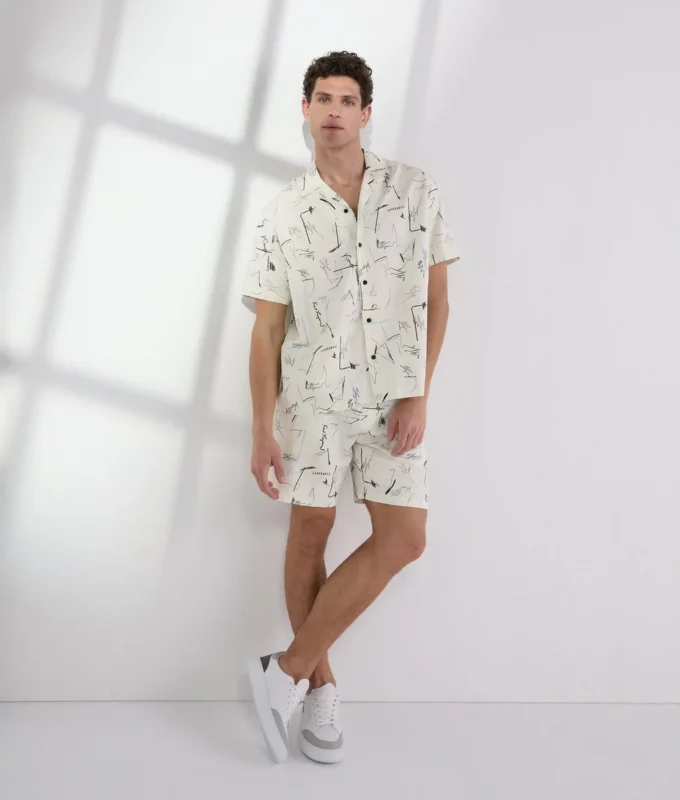 PANTALONES CORTOS CON ESTAMPADO INTEGRAL