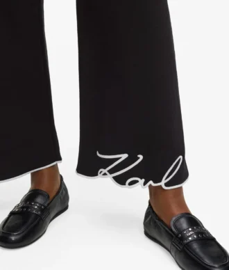 Pantalones de chándal con dobladillo característico