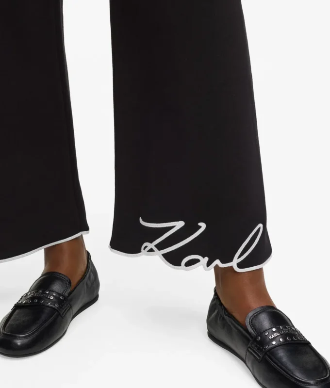 Pantalones de chándal con dobladillo característico