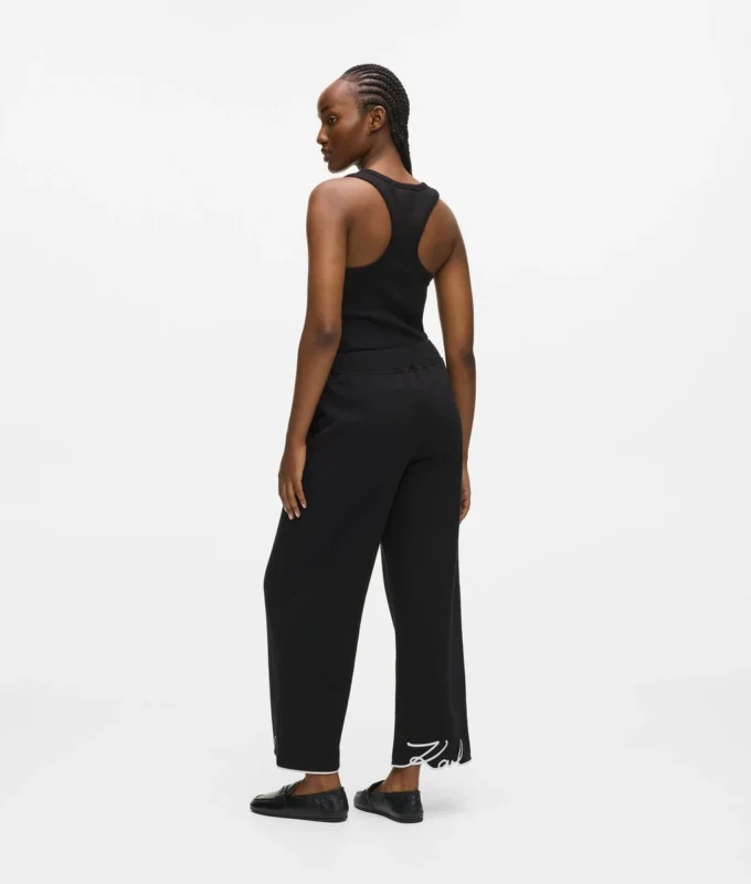 Pantalones de chándal con dobladillo característico