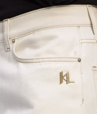 PANTALONES DE VAQUERO CON COSTURAS EN CONTRASTE