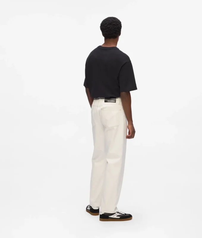 PANTALONES DE VAQUERO CON COSTURAS EN CONTRASTE