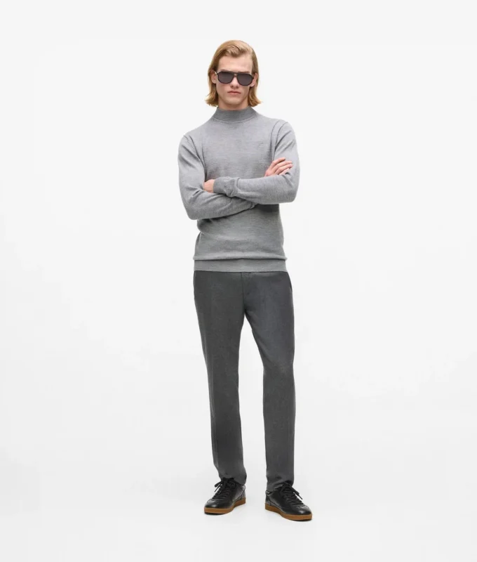 Pantalones entallados con pernera recta