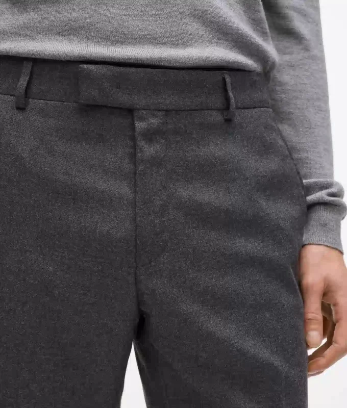 Pantalones entallados con pernera recta