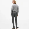 Pantalones entallados con pernera recta