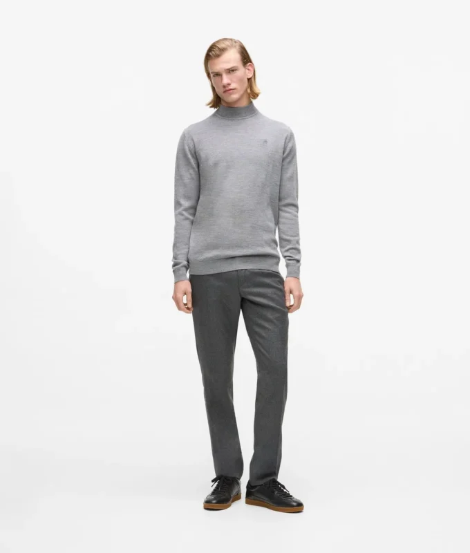 Pantalones entallados con pernera recta