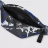 Riñonera con estampado de grafitis