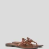 SANDALIAS CON LOGOTIPO DE ANILLO