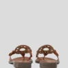 SANDALIAS CON LOGOTIPO DE ANILLO