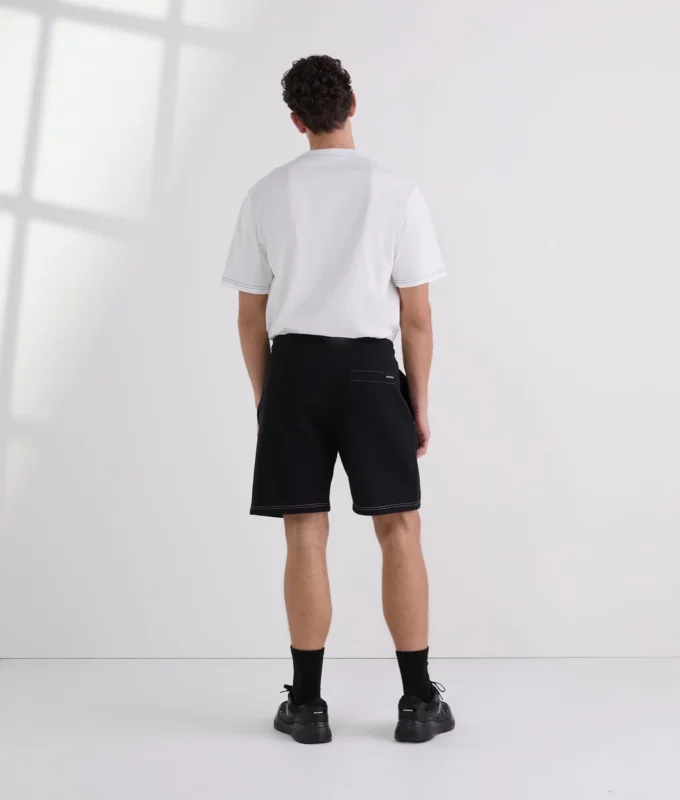 SHORTS CON COSTURAS EN CONTRASTE