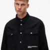 Sobrecamisa con cita de Karl