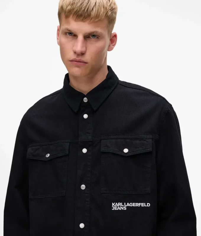 Sobrecamisa con cita de Karl