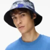 Sombrero tipo pescador reversible con estampado de grafitis