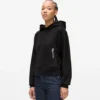 Sudadera con capucha y cordón
