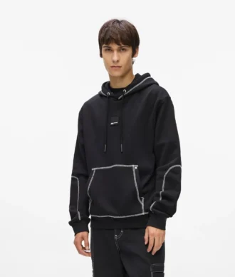 Sudadera con capucha y costuras en contraste