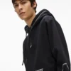 Sudadera con capucha y costuras en contraste