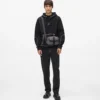 Sudadera con capucha y costuras en contraste